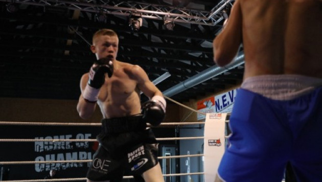 21-летний казахстанский боксер нокаутировал соперника и выиграл 4-й бой в профи 
