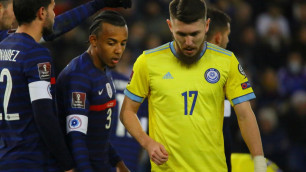 Футболист сборной Казахстана показал фото из Парижа после 0:8 и взбесил фанатов