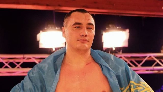Непобежденный казахстанский нокаутер прошел взвешивание перед боем за титул от WBC