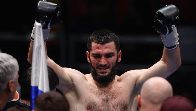 Бетербиев в кровавом бою защитил титулы WBC и IBF