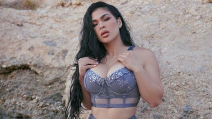 ©instagram.com/rachaelostovich/