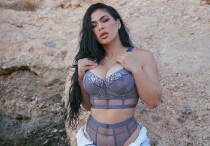 ©instagram.com/rachaelostovich/