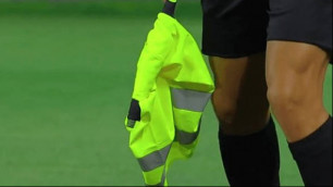 Швабры и жилетки вместо флажков. Как судьи "накосячили" в матче отбора на ЧМ-2022