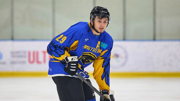 Скандал в казахстанском хоккее. Игроку сломали нос до матча