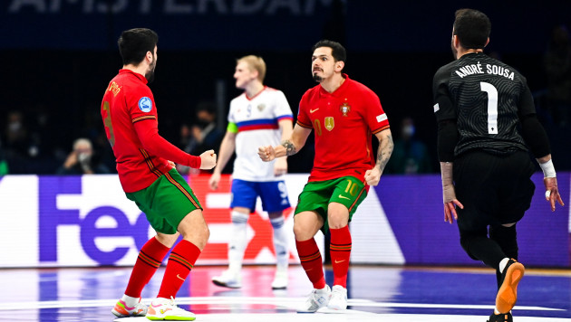 Португалия отыгралась с 0:2 от России и во второй раз подряд выиграла Евро по футзалу