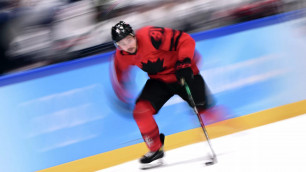 Канадский хоккеист разбил ухо в кровь в матче на Олимпиаде