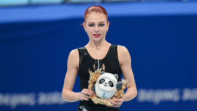 Россиянка показала неприличный жест после истерики на Олимпиаде-2022