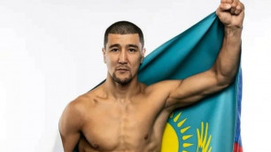 Казахский боец встал после нокдауна и выиграл главный бой на российском турнире по ММА
