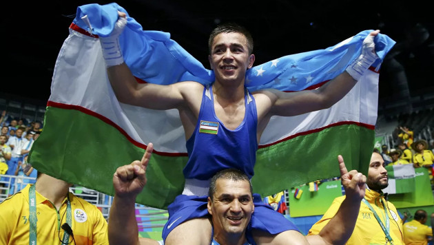 Звезда бокса из Узбекистана вышел на казахстанца в бою за финал малого ЧМ