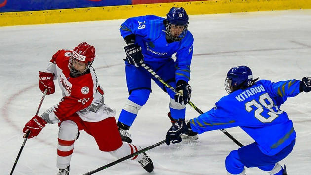 Юношеская сборная Казахстана одержала первую победу на ЧМ по хоккею