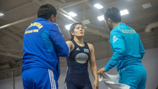 Казахстанка выиграла бронзу ЧА по борьбе