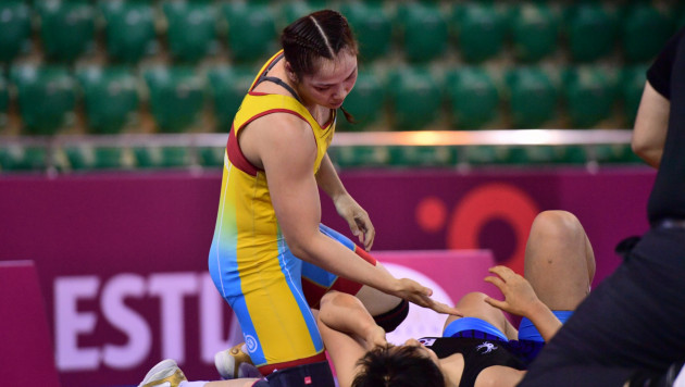 Призер ЧМ из Казахстана выиграла золото после сенсации на ЧА по борьбе