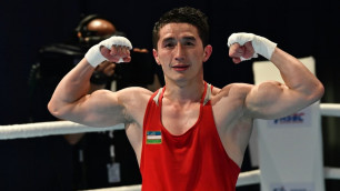 Казахский боксер нокаутировал кубинца в андеркарте "Канело" - Бивол