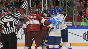 Казахстан снова крупно проиграл Латвии перед ЧМ-2022 по хоккею