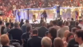 Фанатка попыталась попасть в октагон на UFC 274 и жестко поплатилась (ВИДЕО)