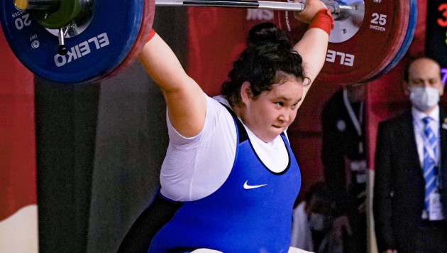 Три килограмма и медаль, или как 19-летняя казахстанка вошла в топ-3 на ЮЧМ по тяжелой атлетике