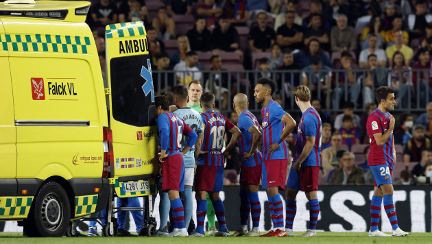 Игрока "Барселоны" госпитализировали во время матча Ла Лиги