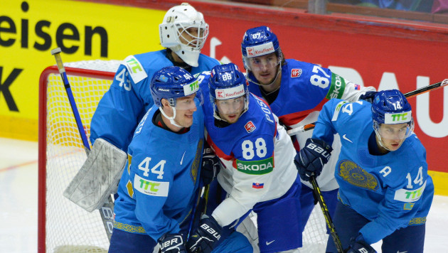 Казахстан упустил победу над Словакией и проиграл пятый матч ЧМ по хоккею