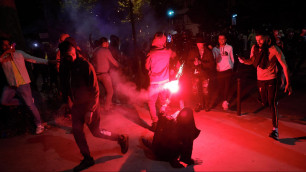 Полиция с дубинками напала на фанатов "Ливерпуля" в Париже