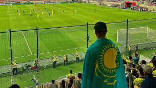 "Я безумно горда". Как казахстанские болельщики поддерживали сборную в матче  Лиги наций в Словакии