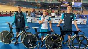 Винокуров подарил велосипеды сборной Казахстана по велотреку