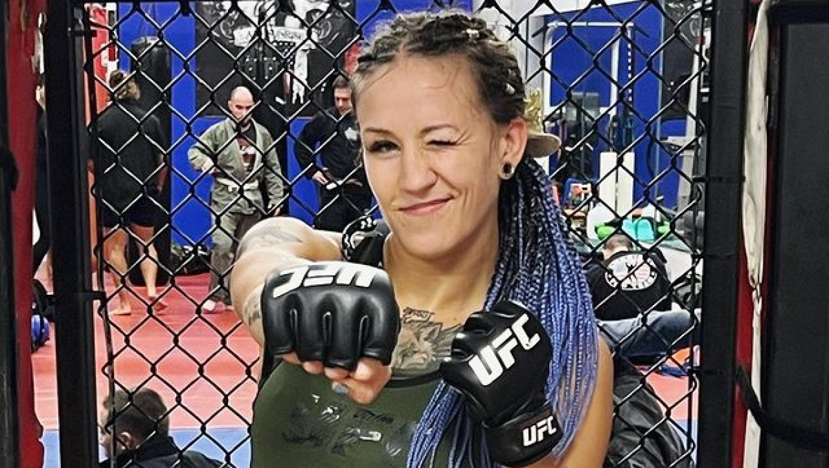 В UFC официально объявили о следующем бое казахстанки Агаповой