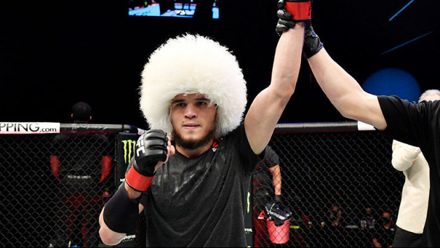 Небитый брат Хабиба Нурмагомедова одержал победу в UFC