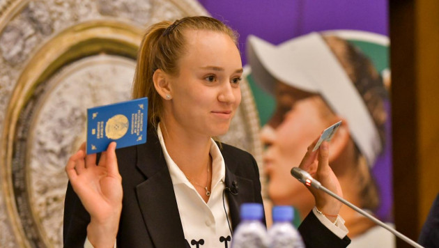 Елена Рыбакина показала казахстанский паспорт
