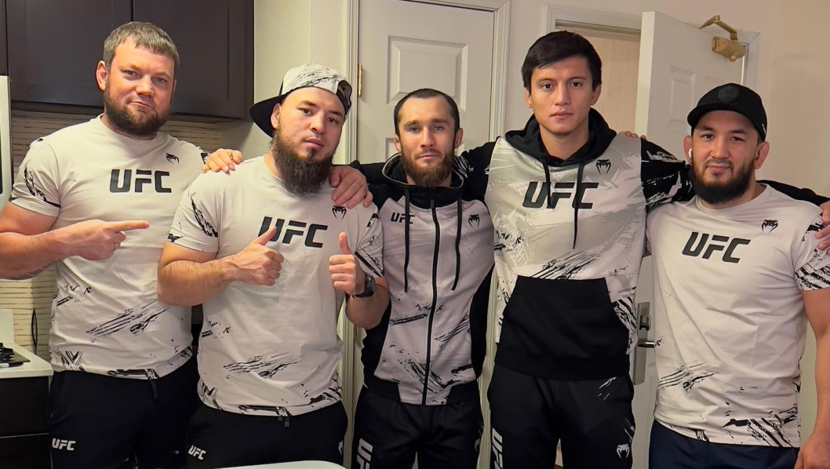 Казахстанский боец подписал новый контракт с UFC