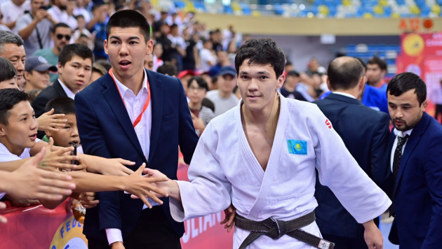 21-летний казахстанец высказался о "быстрой" победе в финале ЧА по дзюдо