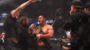 Казахстанский боец стал чемпионом лиги Хабиба и вошел в историю