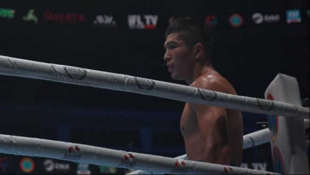 Казахстанский боксер потерпел первое поражение в главном бою вечера