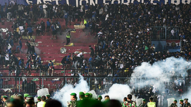 Стали известны виновные в смерти 174 человек на стадионе в Индонезии
