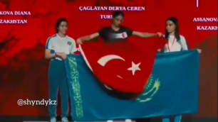 Казахстанские спортсменки повздорили с представительницей Турции из-за флага на ЧМ по армрестлингу