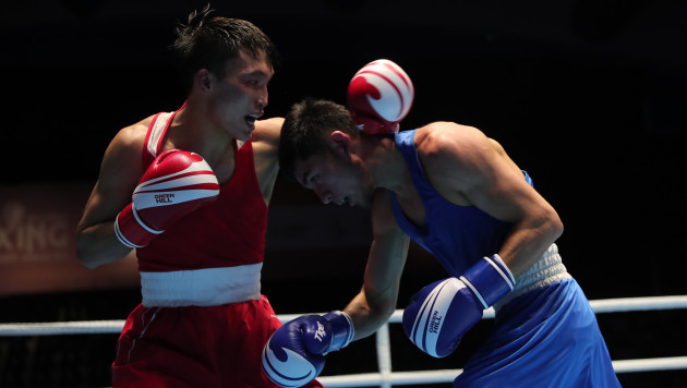 Казахстан завоевал третью медаль за день на ЧА по боксу