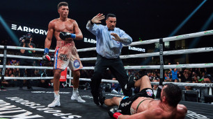 Казахстанский боксер оказался в тяжелом состоянии после нокаута в титульном бою