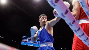 Казахстанец выиграл медаль ЧА-2022 по боксу после победы с тремя нокдаунами