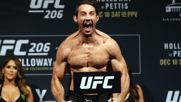 Экс-боец UFC переспал с ВИЧ-положительной ринг-герл