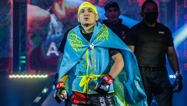 Казахстанский боец остался без титульного боя с легендой UFC