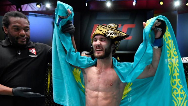 Сергей Морозов и Дамир Исмагулов провели дуэли взглядов перед боями в UFC