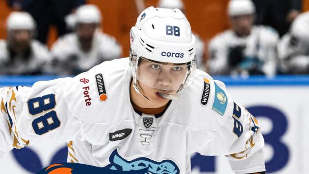 20-летний казахстанец провел юбилейный матч в КХЛ