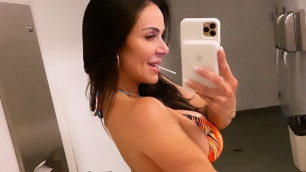 ©twitter.com/KendraLust