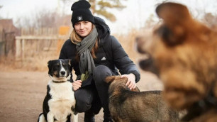 Елена Рыбакина помогла спасенным из отлова животным в Астане
