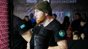 NAIZA 50 в Астане: непобежденный казахстанец отберет пояс у российского чемпиона?