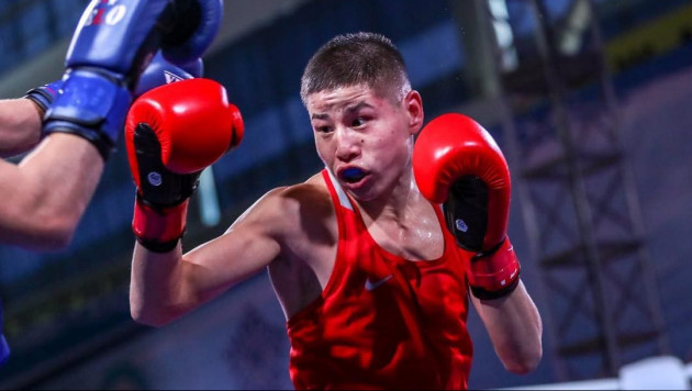 Казахстанский боксер побил главную сенсацию малого чемпионата мира