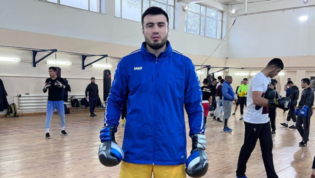 Олимпийский чемпион из Узбекистана жестко уронил британского боксера
