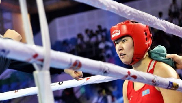 Бой казахстанки на женском ЧМ-2023 по боксу завершился быстрым нокаутом