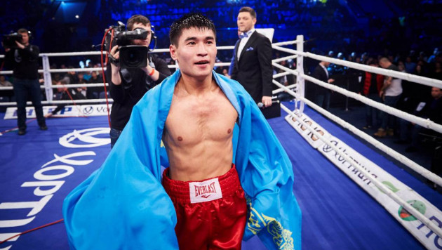 Избиением с тремя нокдаунами закончился бой казахстанца за титул от WBA в Алматы