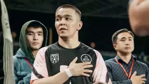 Казахстанский боец официально оформил переход в UFC