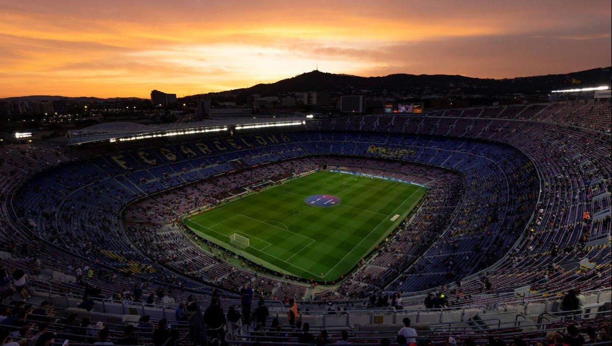 Барселона" переезжает на другой стадион. Что не так с легендарным "Камп Ноу"